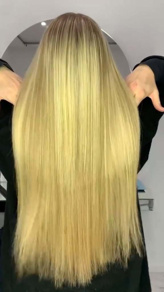 Volle Länge nach der Haarverlängerung